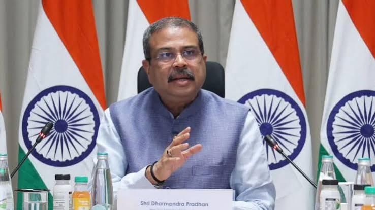  शिक्षा मंत्री धर्मेंद्र प्रधान ने दिया इस्तीफा