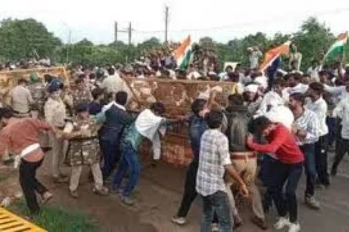एमपी में मूंग खरीदी और खाद की मांग पर प्रदर्शन, किसान मुख्यमंत्री आवास कूच पर अड़े
