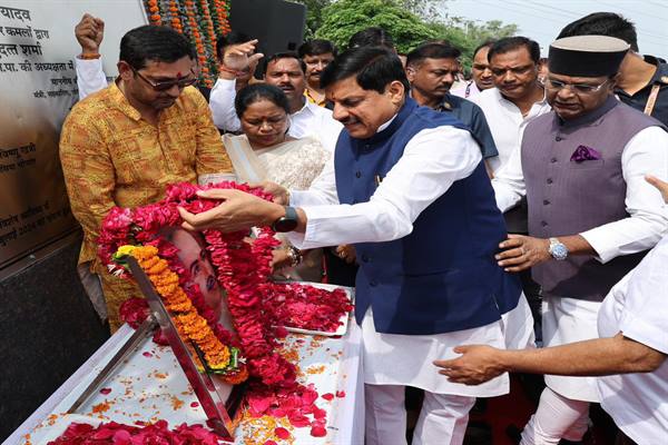 मुख्यमंत्री डॉ. यादव ने डॉ. श्यामा प्रसाद मुखर्जी की जयंती पर अर्पित की पुष्पांजलि