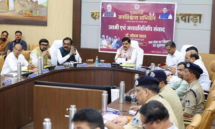 छिंदवाड़ा में जनसुनवाई के दौरान CM मोहन यादव का एक्शन, 3 अधिकारी सस्पेंड; 2 की वेतनवृद्धि पर रोक