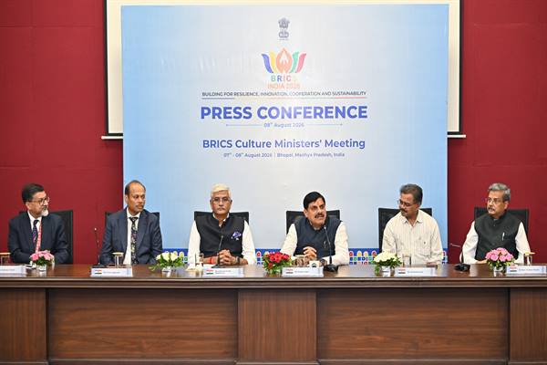 विदेशी डेलिगेट्स से सीएम यादव की मुलाकात, प्रदेश में निवेश की संभावनाओं पर चर्चा