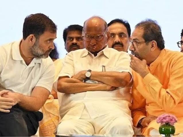महाराष्ट्र में महायुति की सियासी हलचल तेज, डिनर मीटिंग से अटकलों का बाजार गर्म