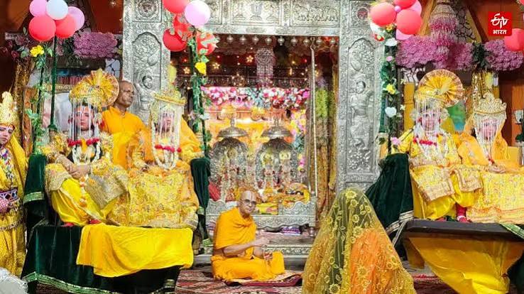 फूलों और हिंडोलों से सजी रामनगरी, अयोध्या के हजारों मंदिरों में झूलनोत्सव शुरू