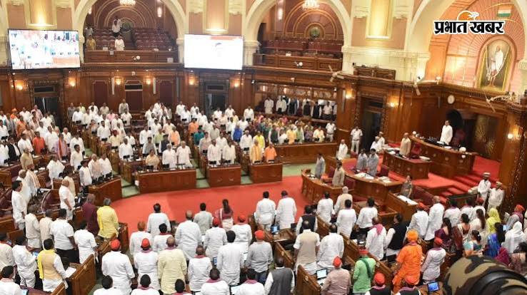मानसून सत्र के पहले दिन भावुक हुए CM योगी, आलम बदी और 21 पूर्व विधायकों को दी श्रद्धांजलि