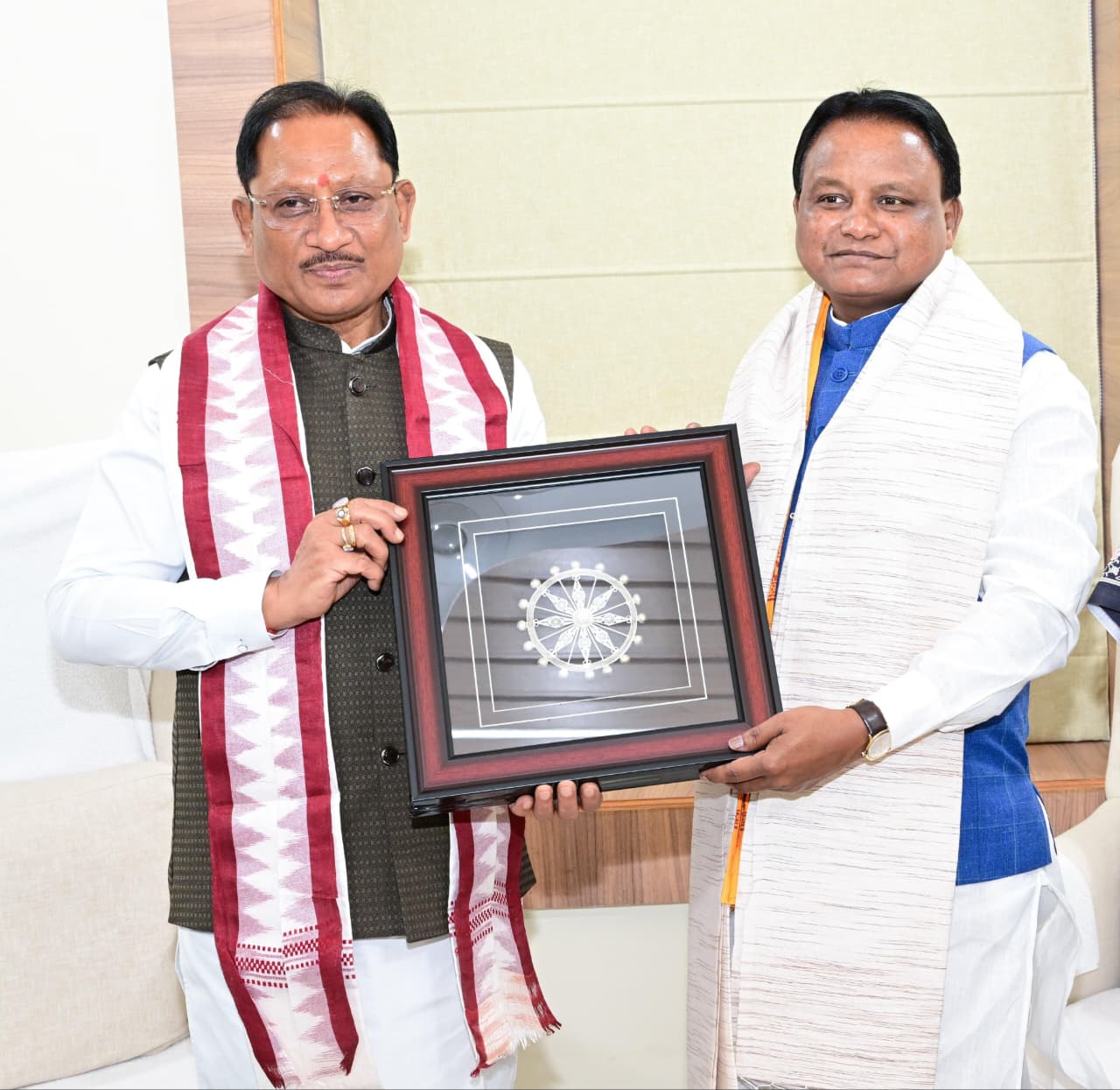 ओडिशा पहुंचे CM विष्णु देव साय, मुख्यमंत्री मोहन चरण माझी से की सौजन्य भेंट