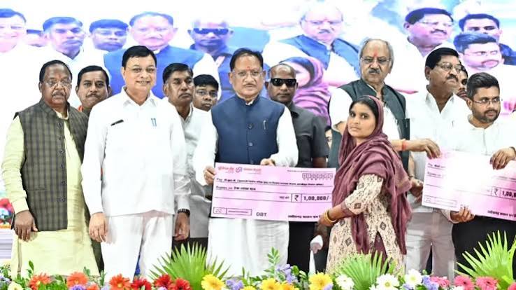 CM विष्णु देव साय की श्रमिकों के लिए तीन बड़ी घोषणाएं, 1.43 लाख श्रमिकों के खातों में पहुंची ₹51 करोड़ की राशि