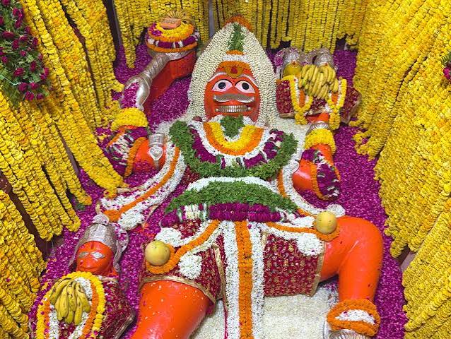 मंगलवार को मंदिरों में गूंजे जय श्रीराम और जय हनुमान के जयकारे, श्रद्धालुओं ने किया विशेष पूजन
