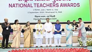शिक्षक दिवस पर देशभर में शिक्षकों का सम्मान, राष्ट्रपति मुर्मु करेंगी राष्ट्रीय शिक्षक पुरस्कार प्रदान