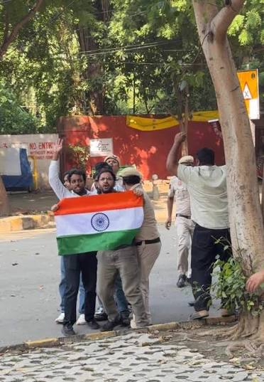 जंतर-मंतर पर प्रदर्शन के दौरान सौरव दास और आशुतोष रांका के खिलाफ केस दर्ज, गेट फांदकर पहुंचे थे प्रदर्शनकारी