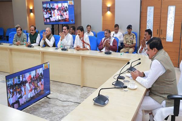 खेती को लाभकारी बनाने आधुनिक तकनीक, प्राकृतिक खेती और पशुपालन को दें बढ़ावा : मुख्यमंत्री डॉ. मोहन यादव