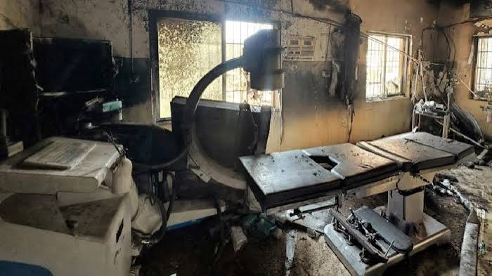 रायपुर के स्वास्तिक नर्सिंग होम में बड़ा हादसा, ऑपरेशन थिएटर में AC ब्लास्ट के बाद लगी आग; ICU के 12 मरीज सुरक्षित शिफ्ट