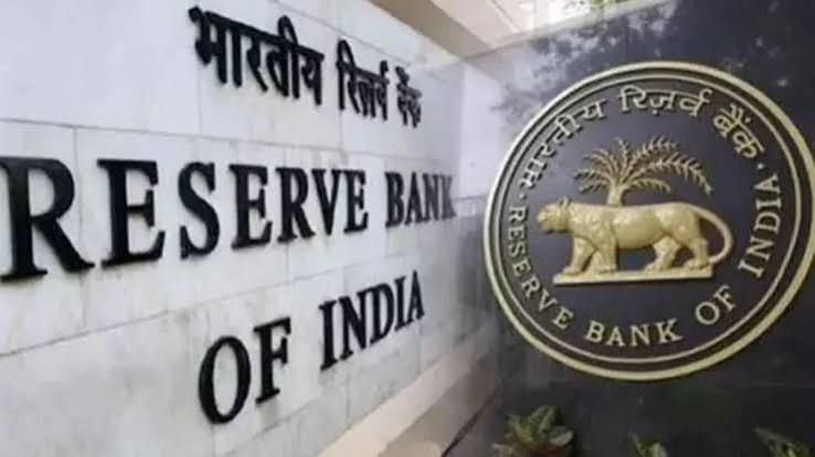 RBI का बड़ा नियम: बैंक की लापरवाही पर मिल सकता है ₹5,000 प्रतिदिन मुआवजा, जानिए किन मामलों में मिलेगा लाभ
