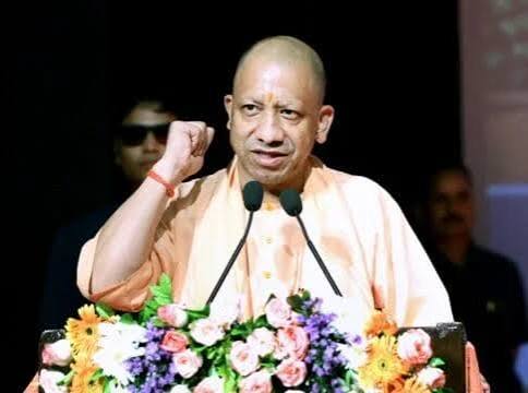 UP में अपराधियों पर शिकंजा, 23,601 इनामी गिरफ्तार; 15,233 करोड़ की संपत्ति जब्त